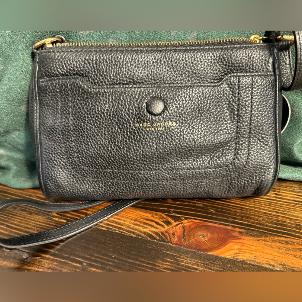 EUC Marc Jacobs Pebbled Black Leather Crossbody